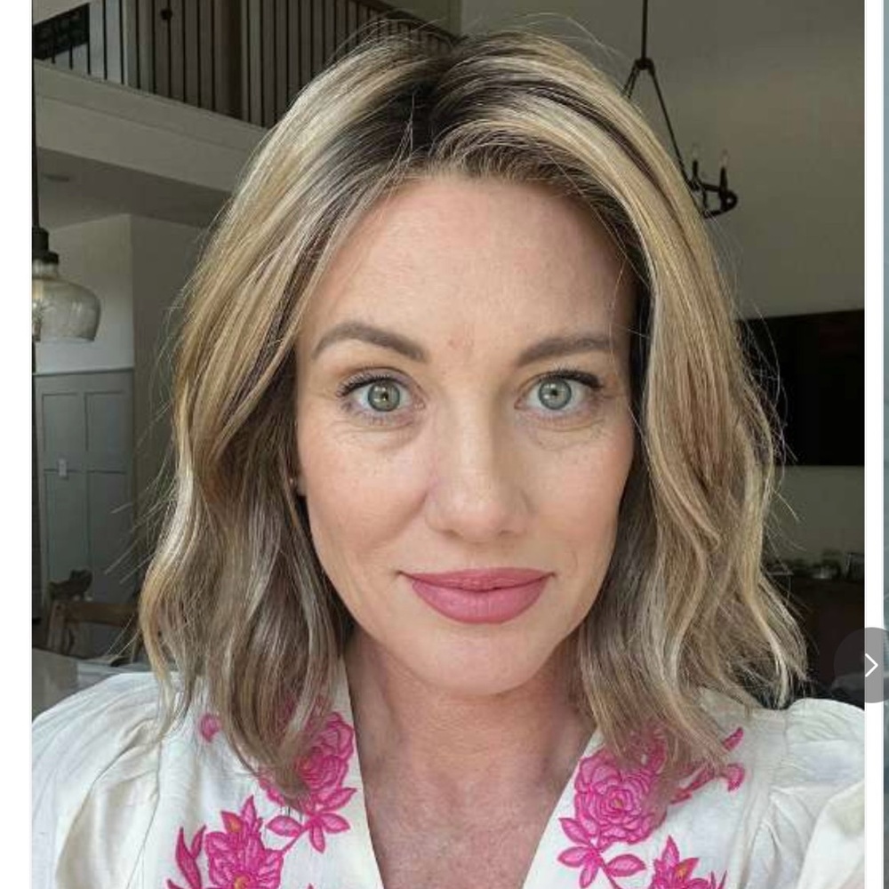 Envy Charlotte Golden Sandstone Synthetic lace front Wig NWT